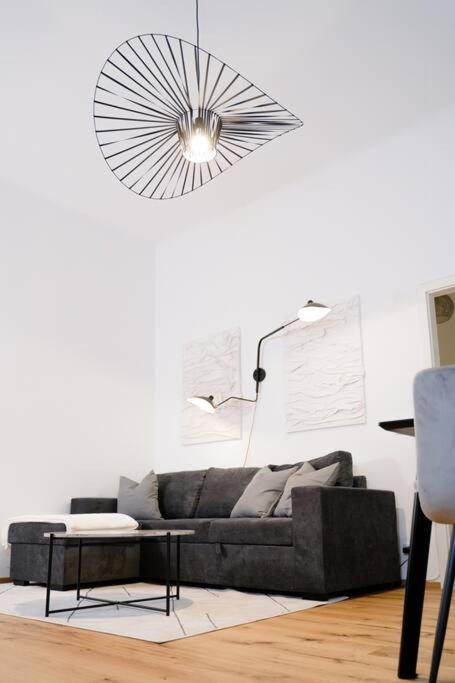 Zentrale & Ruhige 2 Zimmer - 42M² Appartement Wenen Buitenkant foto